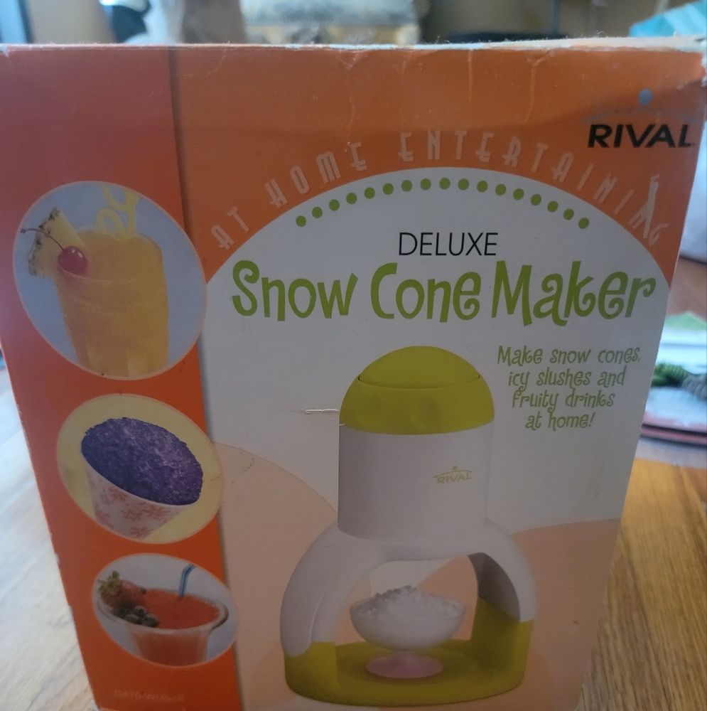 Deluxe Snow Cone Maker
